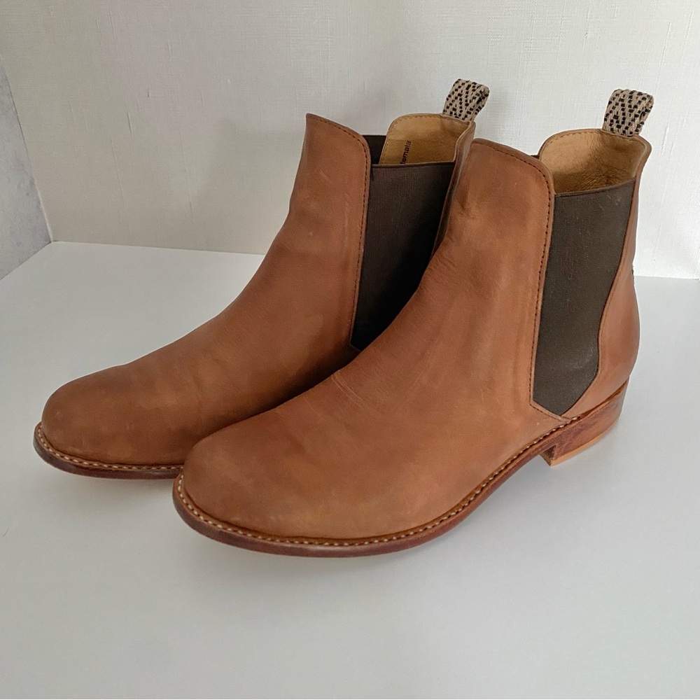 The Root Collective Kirsten Chelsea boots in chestnut, size 9